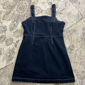 Size M black dress